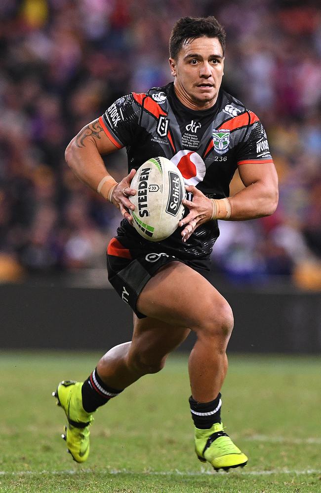 Kodi Nikorima had a strong first game for the Warriors. (AAP Image/Dave Hunt) 