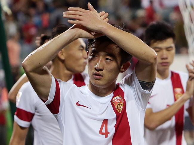 China's soccer team greet their supporters after the AFC Asia Cup soccer match between China and North Korea in Canberra, Australia, Sunday, Jan. 18, 2015. (AP Photo/Andrew Taylor)