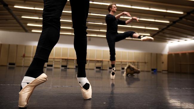 pointe shoes for men