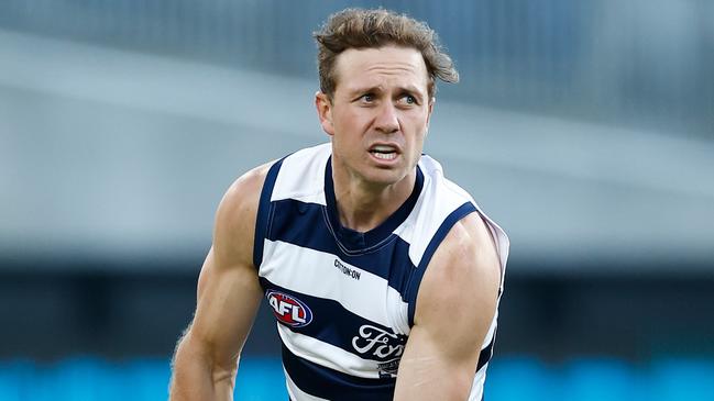 GEELONG, AUSTRALIA - FEBRUARY 25: Mitch Duncan of the Cats in action during the 2025 AFL AAMI Community Series match between the Geelong Cats and the Essendon Bombers at GMHBA Stadium on February 25, 2025 in Geelong, Australia. (Photo by Michael Willson/AFL Photos via Getty Images)