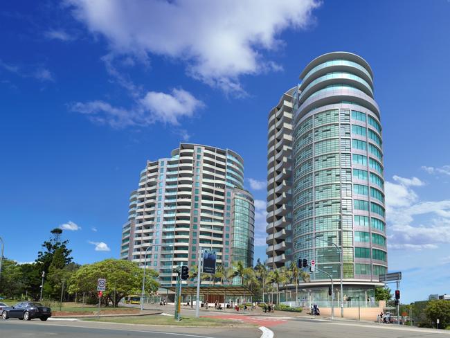 Atmosphere ins Castle Hill will include 378 new apartments in two towers of 20 and 21 levels. NSW real estate.