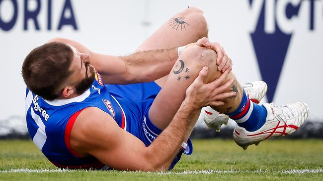 Josh Bruce clutches his knee. Picture: Dylan Burns/AFL Photos via Getty Images