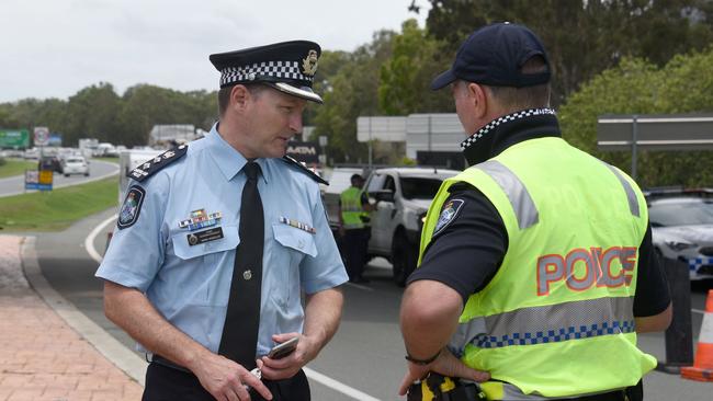 Chief Superintendent Mark Wheeler talks with police as the coronavirus cluster on Sydney's northern beaches causes chaos ahead of Christmas. Picture: Steve Holland.