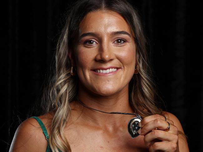 MELBOURNE, AUSTRALIA - FEBRUARY 03: Annabel Sutherland poses after winning the Belinda Clark Award during the 2025 Cricket Australia Awards at Crown Palladium on February 03, 2025 in Melbourne, Australia. (Photo by Graham Denholm/Getty Images for Cricket Australia)