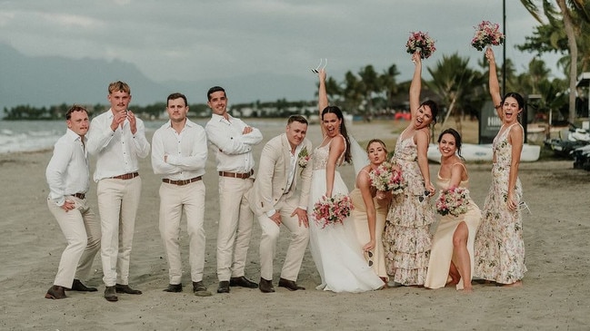 The groom and his groomsmen wore beige and white, and the bridesmaids reflecting the same neutral palette. Photo: Instagram/@konnected.memories.