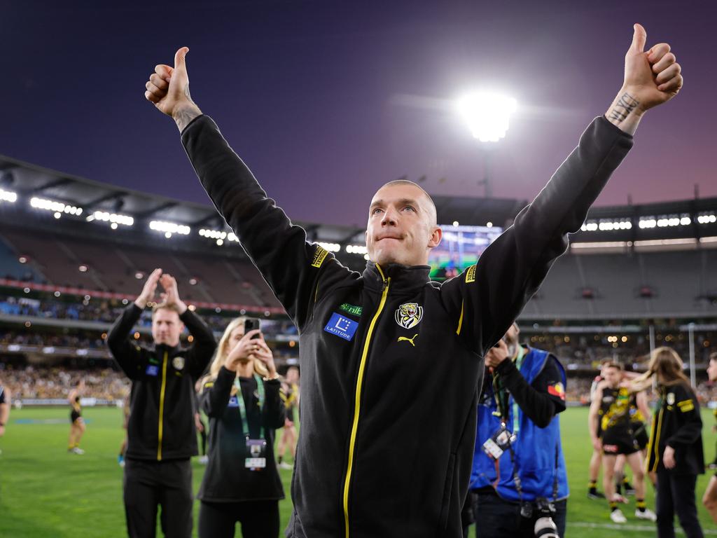 Dustin Martin waves goodbye to the Richmond faithful.