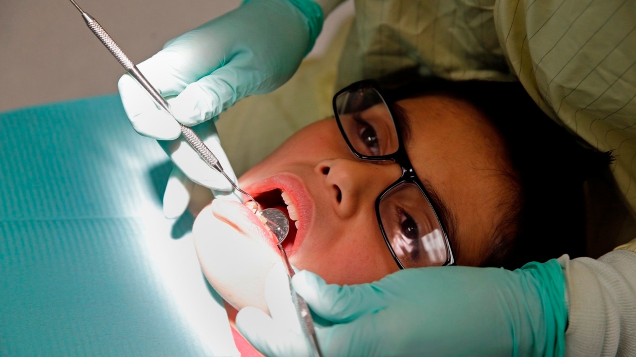 Dentists are urging parents to re-think what they put inside their children's lunch boxes