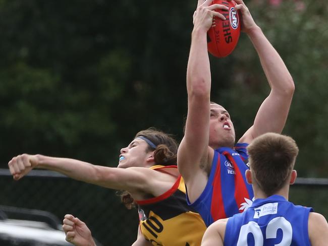 April 27, NAB League: Dandenong Stingrays v Oakleigh Chargers. 67 Hannin Mundy takes a strong mark for the  Oakleigh Chargers.Picture: Stuart Milligan