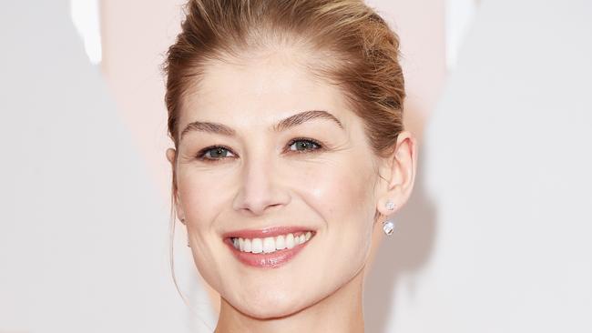 HOLLYWOOD, CA - FEBRUARY 22: Actress Rosamund Pike attends the 87th Annual Academy Awards at Hollywood & Highland Center on February 22, 2015 in Hollywood, California. (Photo by Jason Merritt/Getty Images)