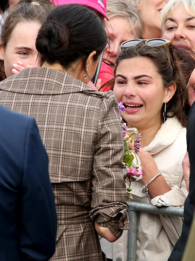 Meghan meets an excited fan after laying a  wreath at the Tomb of the Unknown Warrior. Picture:  Nathan Edwards