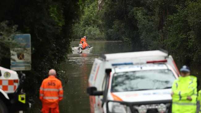 Police and SES on Cut Hill Rd, Cobbitty. Picture John Grainger