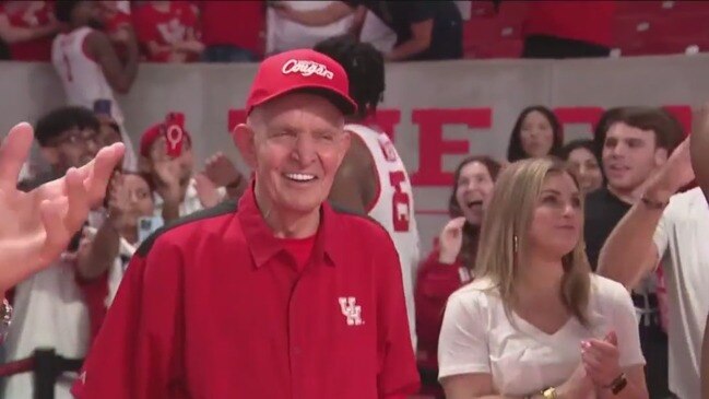 UH basketball strikes $1 million NIL deal with Mattress Mack