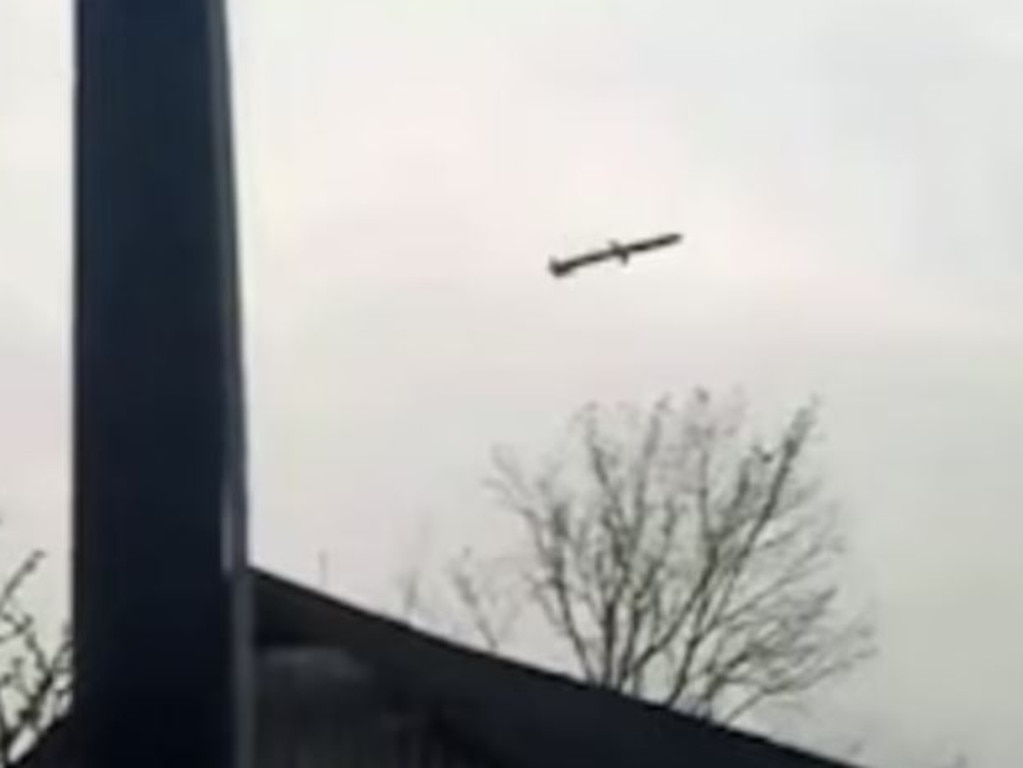 One of the missiles was captured in surreal footage and shared online. Source: Telegram @donbas_operativniy