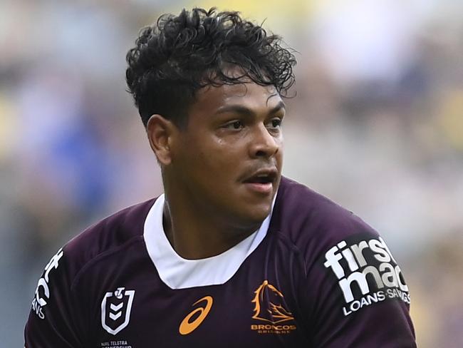 TOWNSVILLE, AUSTRALIA - AUGUST 05: Selwyn Cobbo of the Broncos runs the ball during the round 23 NRL match between North Queensland Cowboys and Brisbane Broncos at Qld Country Bank Stadium on August 05, 2023 in Townsville, Australia. (Photo by Ian Hitchcock/Getty Images)