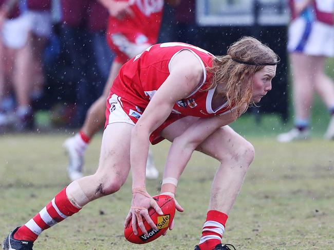 Ocean Grove's Kye Annand (20) looks for the pass. BFL: Ocean Grove v Modewarre senior football. Picture: Alan Barber