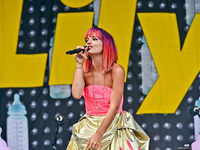 Lily Allen Cooper - Chanel Nails & Nail Art