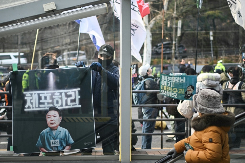 Rival camps protest as South Korea president resists arrest