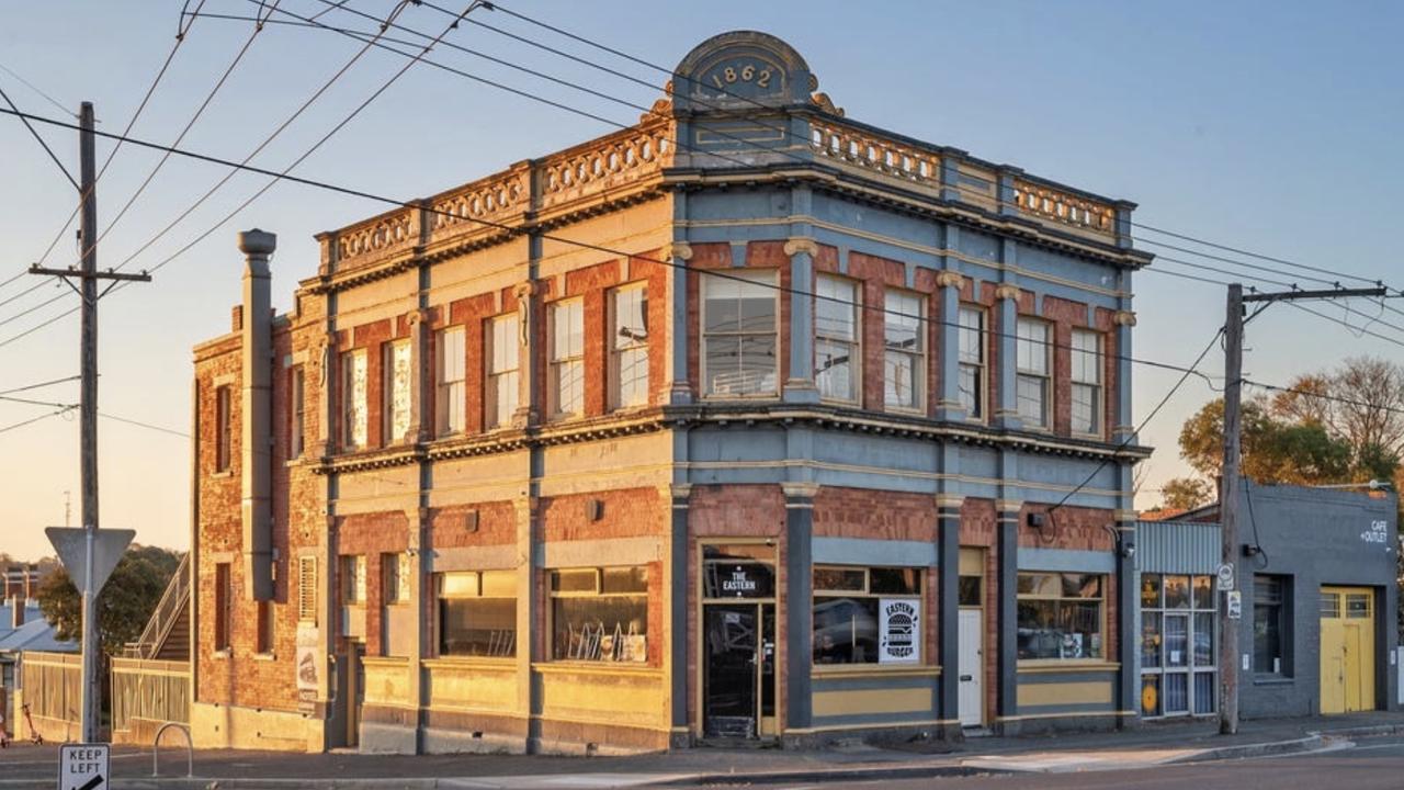 Built in 1862, this Ballarat pub offers timeless charm and countless business opportunities.