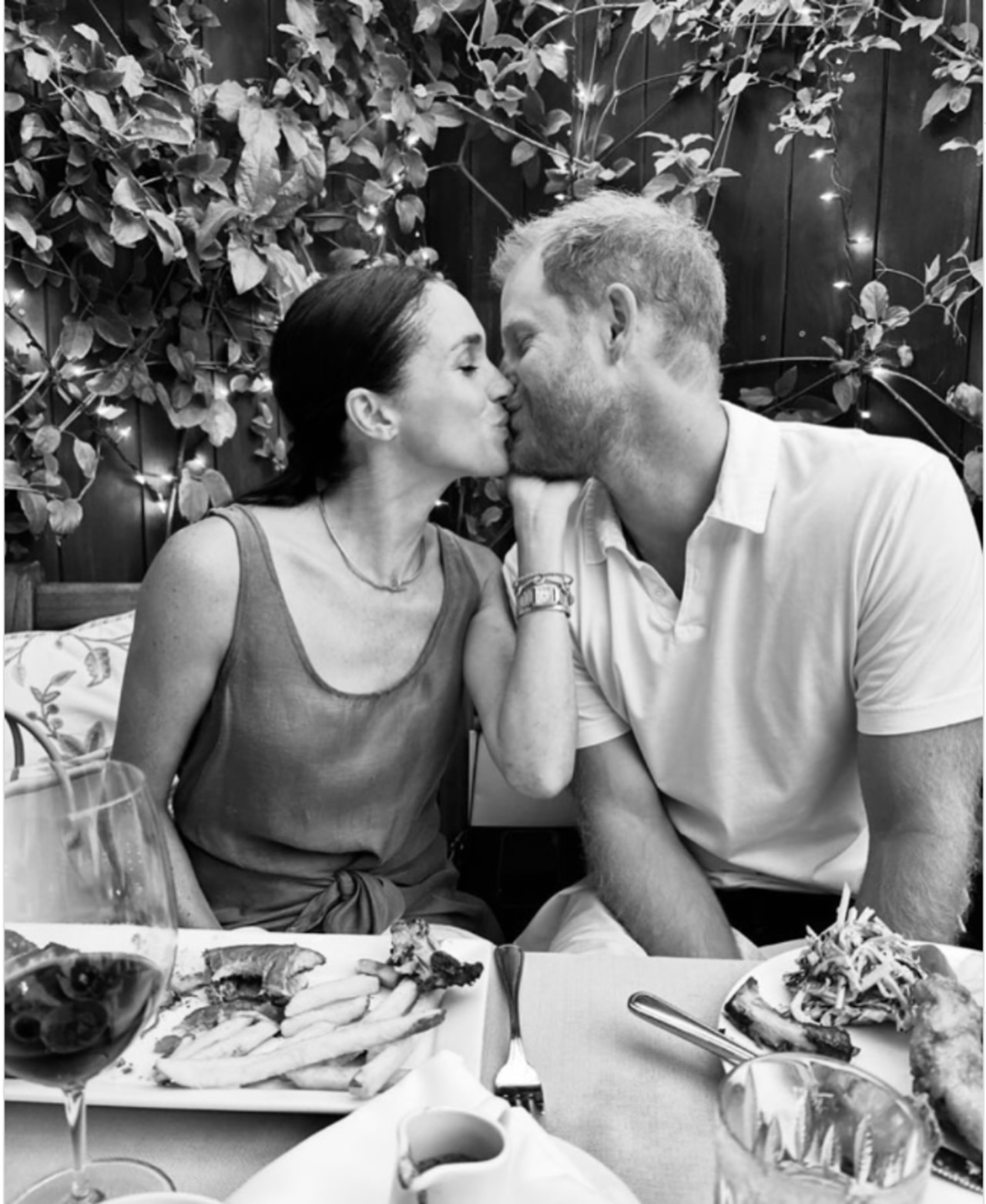 Loved-up royals share smoochy photos