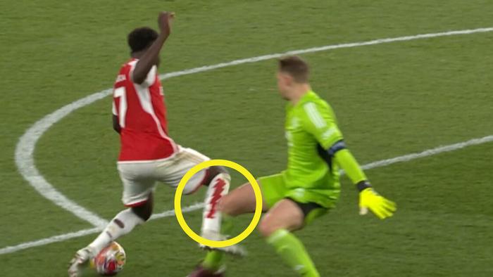 Arsenal were not awarded a late penalty for Manuel Neuer's challenge on Bukayo Saka. Picture: Supplied