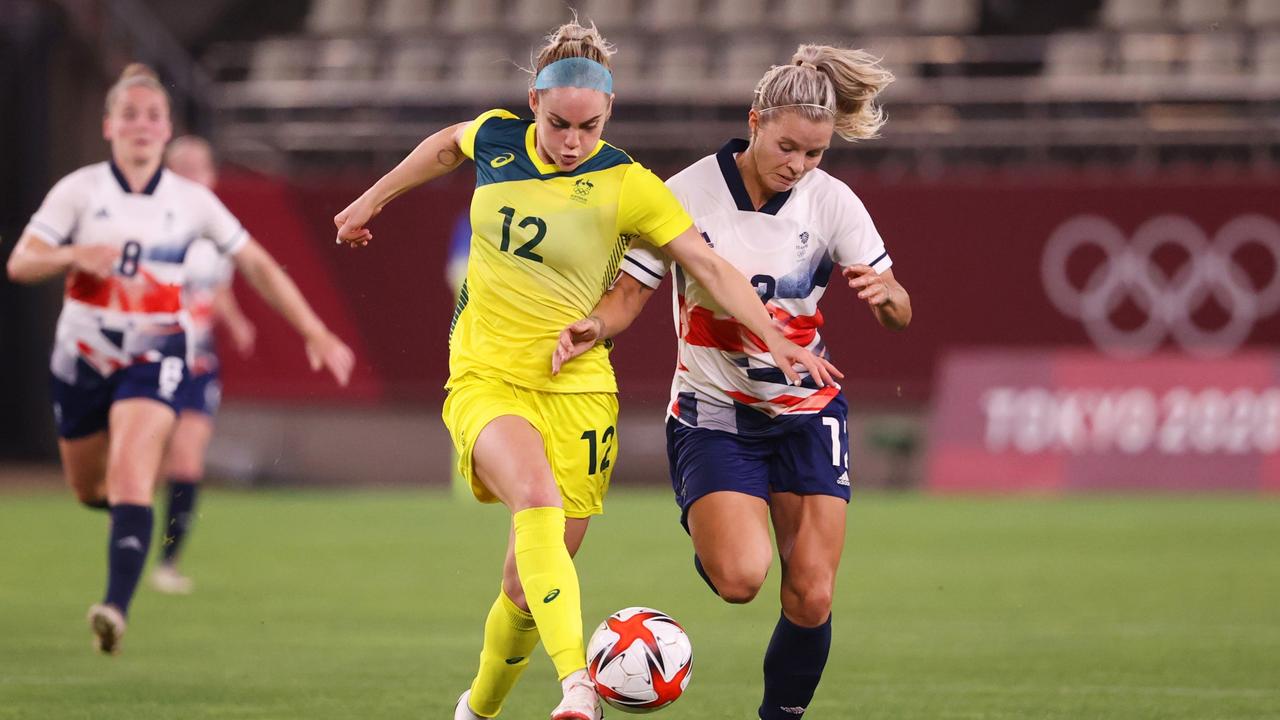 Ellie Carpenter keeps Rachel Daly at bay.