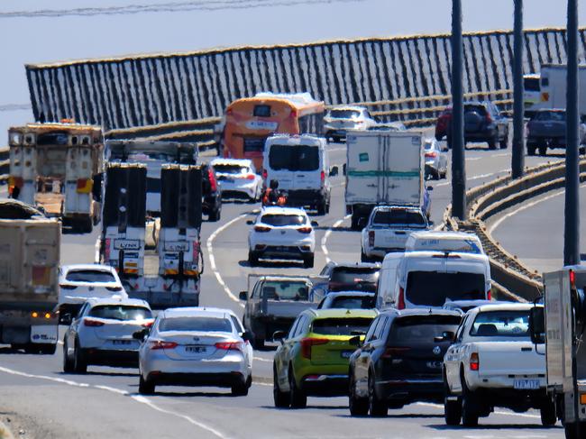 MELBOURNE, AUSTRALIA - NewsWire Photos JANUARY, 12, 2023: Photo of congested traffic heading up the Westgate bridge taken from Todd road service station.Picture: NCA NewsWire / Luis Enrique Ascui