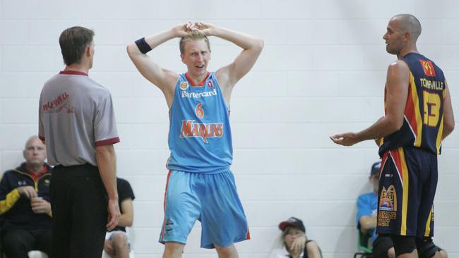 TCP Sport 05/08/2006 Cairns Marlins Dwayne Vale foul's Townsville Heat's Grant Kruger during the QABL Cairns Marlins vs Townsville Heat at Aumuller St basketball stadium Keywords / Basketball / QABL / Sport / Marlins