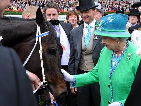 Britain's Queen Elizabeth II pats racehorse Black Caviar after the mare won the Diamond Jubilee at Royal Ascot in Berkshire, England 23/06/2012.