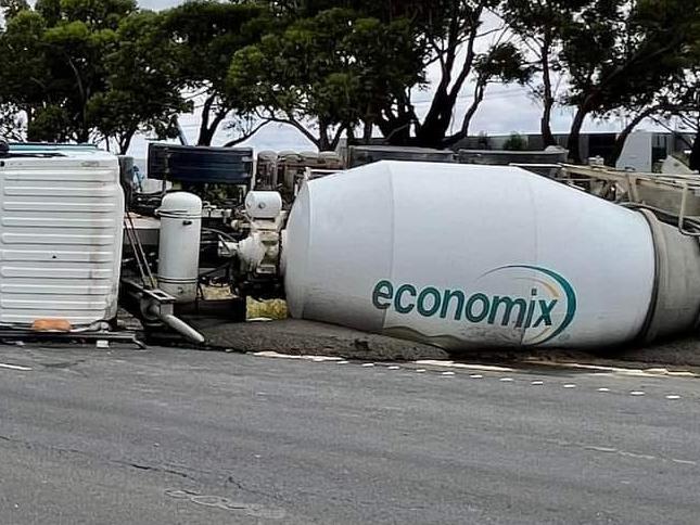 The truck spilled on the Princes Freeway between the Caltex exit and Duncans Road heading towards the city.