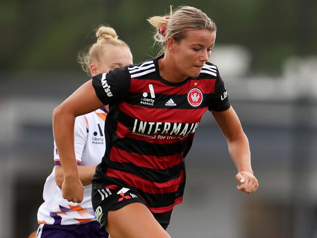 Sophie Harding in action for the Wanderers. Picture: Mark Kolbe/Getty Images