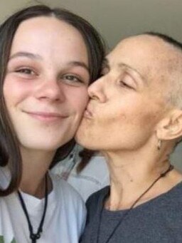 Jasmine Urquhart-Warren will be participating in the Leukaemia Foundation World's Greatest Shave after losing her mum Caroline to cancer.