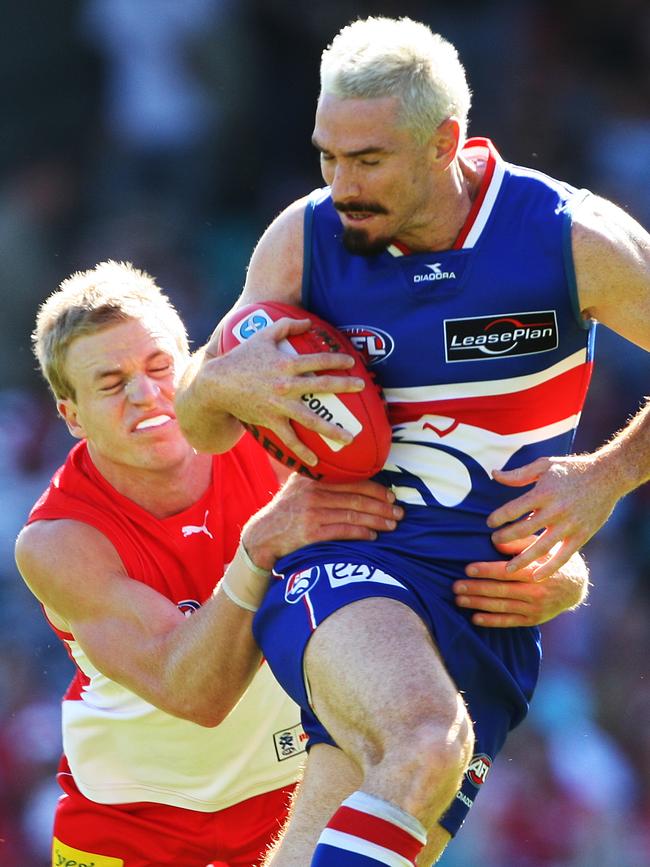 Jason Akermanis playing for the Western bulldogs in 2008. Picture: Phil Hillyard