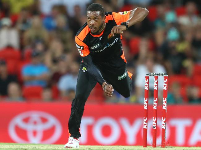 GOLD COAST, AUSTRALIA - JANUARY 01: Chris Jordan of the Scorchers bowls during the Big Bash League match between the Brisbane Heat and the Perth Scorchers at Metricon Stadium on January 01, 2020 in Gold Coast, Australia. (Photo by Chris Hyde/Getty Images)