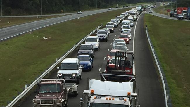 Truck Crash Bruce Highway Beerwah: Traffic Slow After Truck, Ute Roll ...