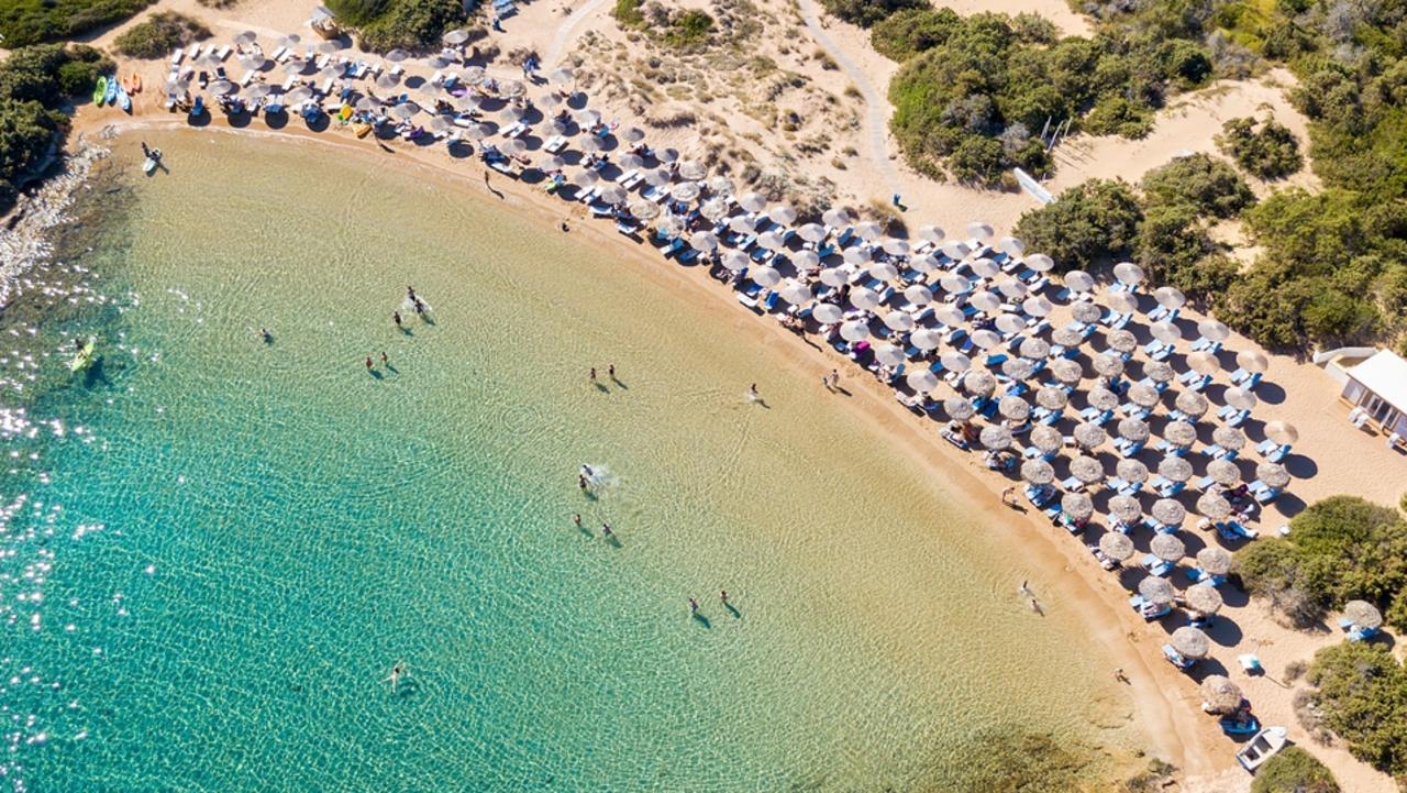 Scena na greckich plażach złości mieszkańców, gdy Europa walczy z nadmierną turystyką