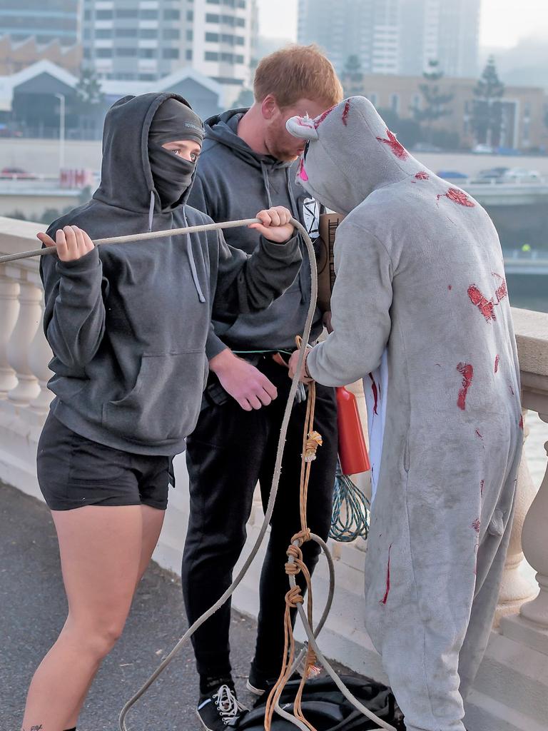 Extinction Rebellion protesters setting up for abseil 19 August 2019. Picture: Supplied.