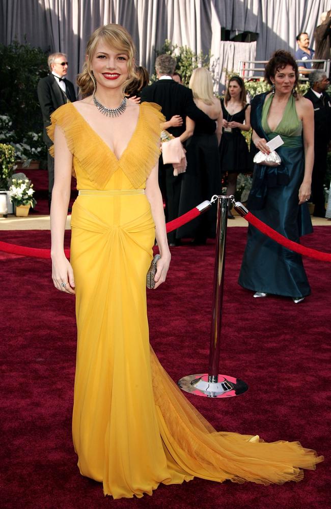 If Michelle Williams needed a fan at the 2006 Oscars, she could have just used her Vera Wang dress. Picture: Getty Imgaes