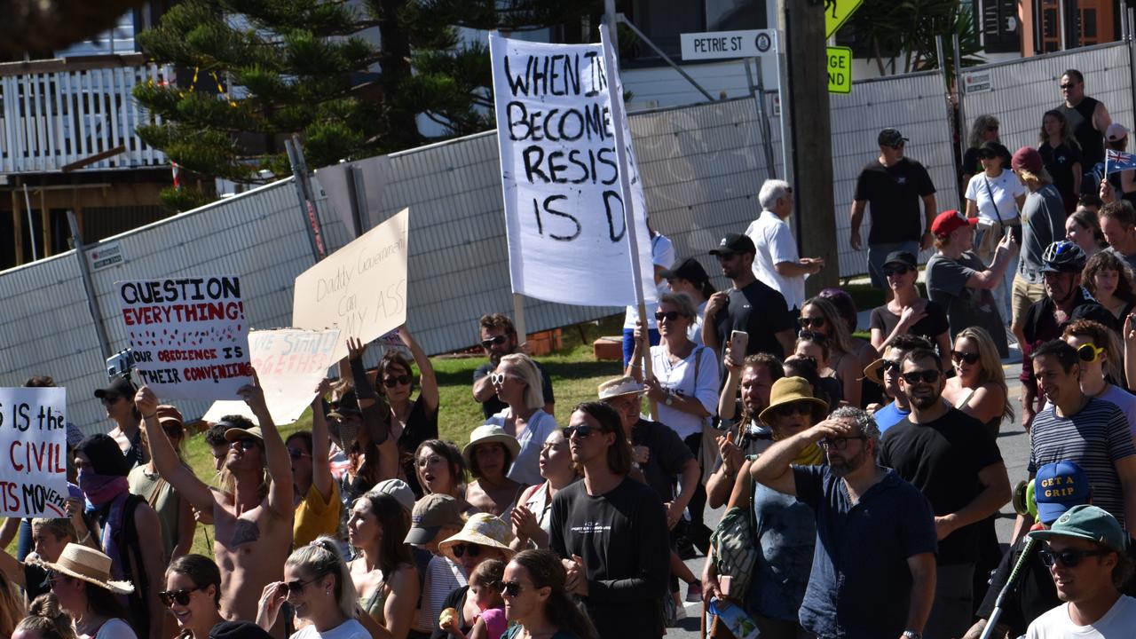 Protesters at the New South Wales Queensland border protesting the covid vaccine, the border rules and the New South Wales lockdown on August 22, 2021. Photo: Liana Walker