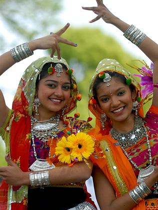  Bollywood Dhamaka dancers Sue Karamchedu (Coorparoo, Brisbane) and Derisha Rangia (Loganholme, Brisbane). Toowoomba Carnival...