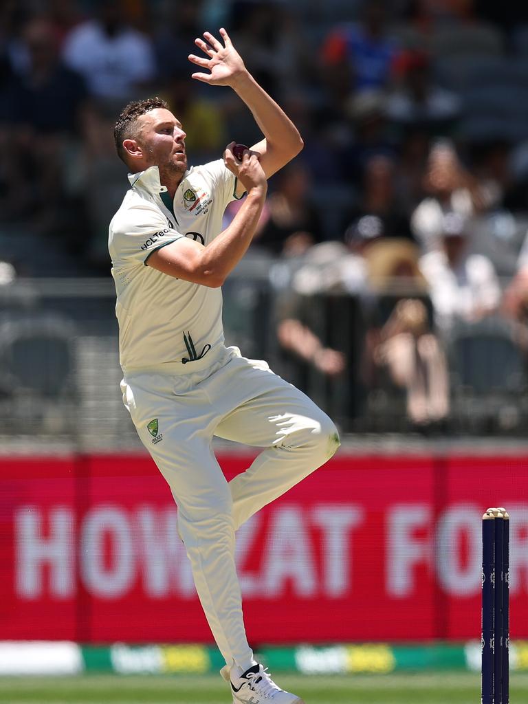 The bowlers had a big workload in Perth. (Photo by Robert Cianflone/Getty Images)