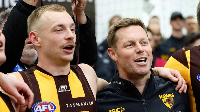 Hawthorn midfielder James Worpel (left) with coach Sam Mitchell as they prepare for a semi-final against Port Adelaide. Picture: Dylan Burns / Getty Images