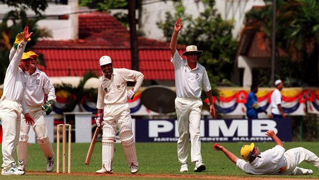 Current Australian coach Darren Lehmann catches batsman Muneeb Diwan of Canada as nobody watches on.