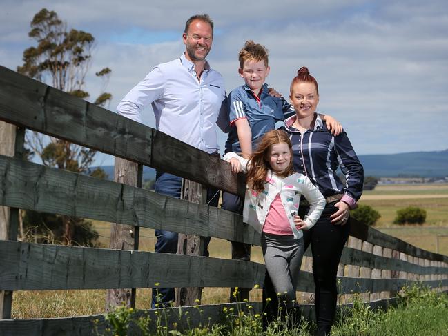 Farmer of the year finalists, Scott de Bruin, with his wife Kristy, adnd kids Zara, 6, & Hunter, 8, Mayura Station, Millicent, Picture Yuri Kouzmin