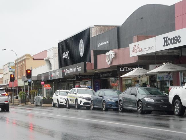 ‘Bizarre’ main drag rampage to recover pokies loss