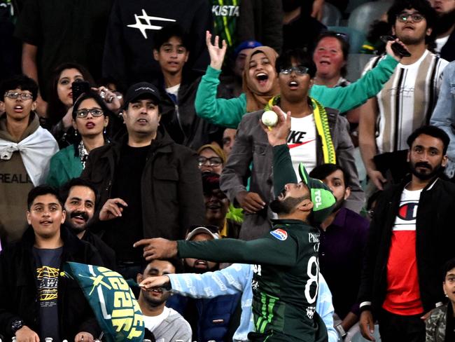 Pakistan's Irfan Khan attempts to take a catch in front of the crowd at the MCG. Picture: William West / AFP.