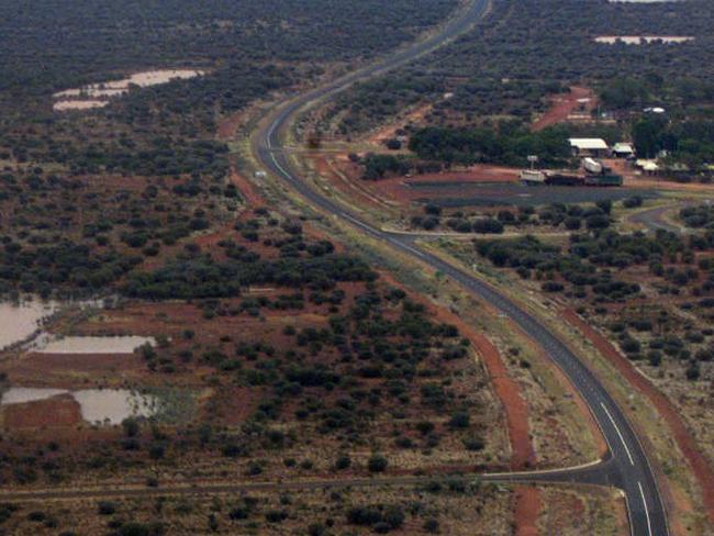 D/I Flood waters subsiding from the Stuart Highway near Marla, SA 12 Feb 2000.flooding floods flooded/Floods/SA