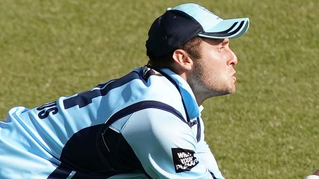 Nick Bertus of the New South Wales Blues takes a catch during the Marsh One Day Cup match between Victoria and the New South Wales Blues at the MCG in Melbourne, Sunday, November 17, 2019. (AAP Image/Scott Barbour) NO ARCHIVING, EDITORIAL USE ONLY, IMAGES TO BE USED FOR NEWS REPORTING PURPOSES ONLY, NO COMMERCIAL USE WHATSOEVER, NO USE IN BOOKS WITHOUT PRIOR WRITTEN CONSENT FROM AAP