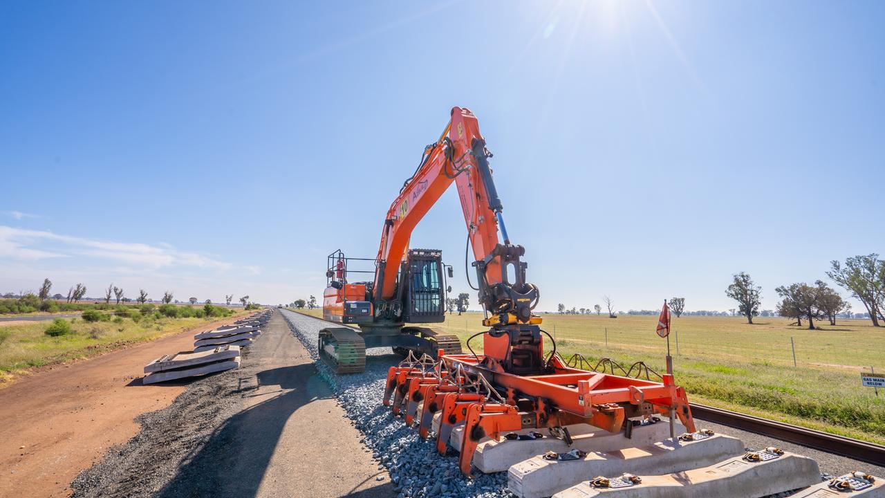 Construction of the Inland Rail freight project between Parkes and Narromine. Photo: ARTC Media.