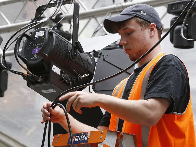 SYDNEY, AUSTRALIA - NewsWire Photos OCTOBER 16 , 2024: Generic Photos of Workers at Work. Lighting technician. Picture: NewsWire / John Appleyard