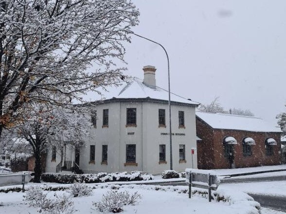 Thick snow fell in Orange, NSW. Picture: unionbankorange